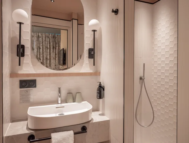 غرفة قياسية بسرير مزدوج، Hotel Louison 5/6