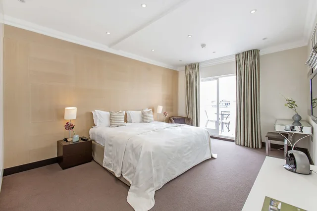 4 Bedrooms, Penthouse Suite, Apartment, 4 King Beds، 130 Queensgate Apartments 3/9