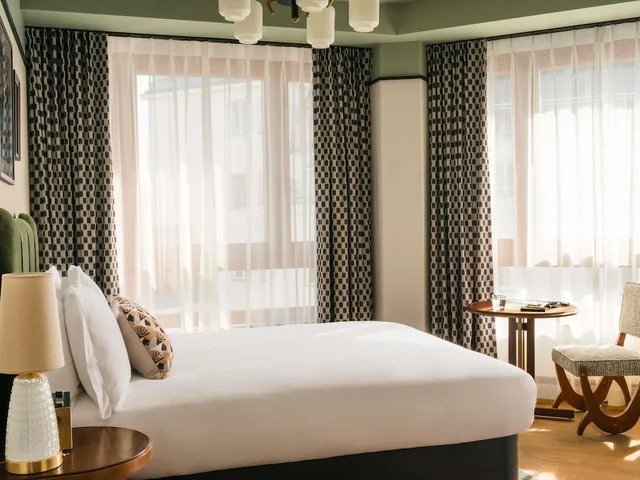 غرفة مريحة بسرير كوين، The Hoxton Vienna 2/3