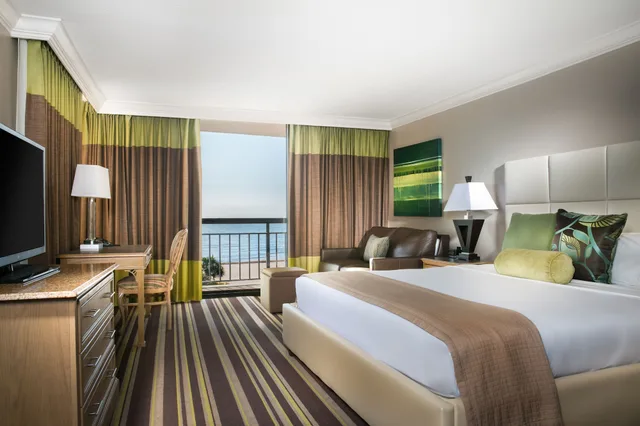 Executive, Suite, King Bed, Adult Only, Corner، The San Luis Resort Spa & Conference Center 2/10