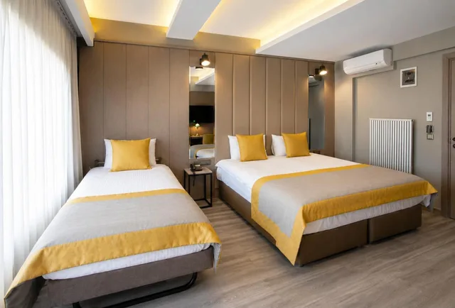 Mosque, Blue, Deluxe, 1 Queen and 1 Single Bed, Terrace، Hotel Seraglio 2/2