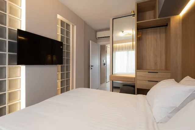 جناح بسريرين كينج بغرفتي نوم مع أريكة بجاكوزي، LUX&EASY Athens Downtown Residences 3/5
