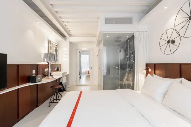 Lovely, Ruby Lucy Hotel London 1/3