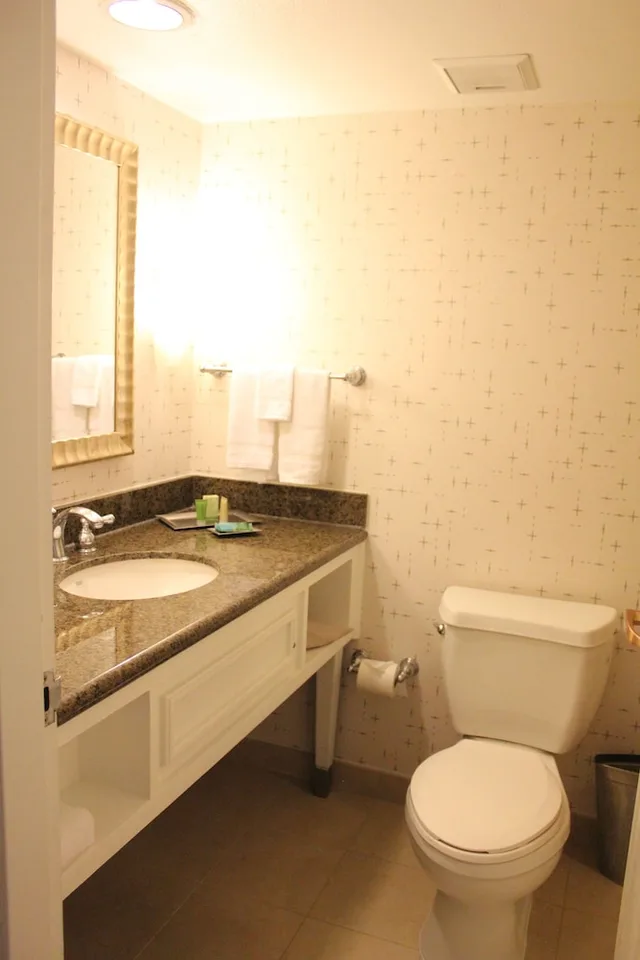 غرفة بسريرين كوين بإطلالة على الجبل بشرفة، Ontario Airport Hotel And Conference Center 4/5