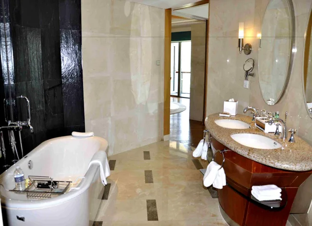 جناح تنفيذي بسرير كينج بشرفة، Le Meridien Shanghai Sheshan 10/10