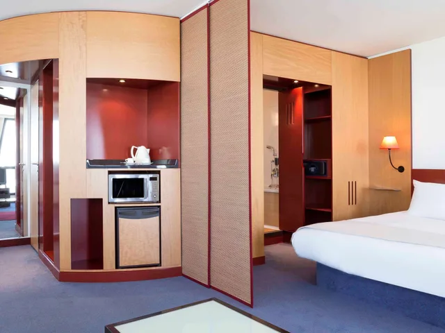 Superior, Suite, 1 Double and 1 Single Bed, Balcony, Novotel Suites Marseille Centre Euromed 3/10