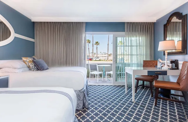 Room, 2 Double Beds, Marina Side، Portofino Hotel And Marina 2/6