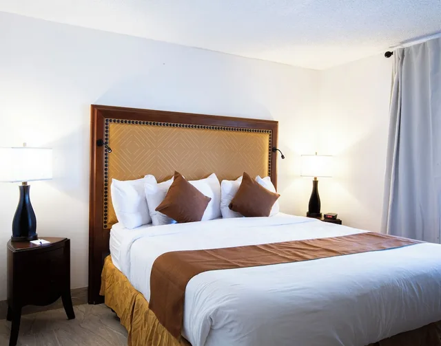جناح تنفيذي بسريرين كينج مع أريكة، The Ponce St Augustine Hotel 1/2