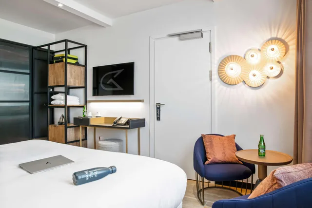 جناح جونيور، Golden Tulip Warsaw Centre 3/8