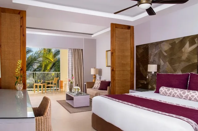 غرفة بسرير كينج بإطلالة على الحديقة، Dreams Royal Beach (former Now Larimar) 1/2