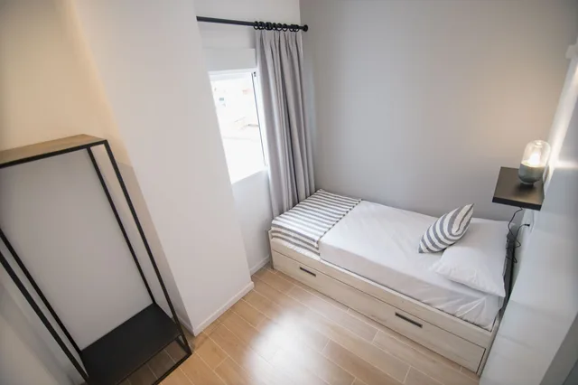 شقة بسريرين منفصلين وسرير كوين بشرفة بغرفتي نوم مع أريكة، Libere Valencia Abastos Apartaments 1/5