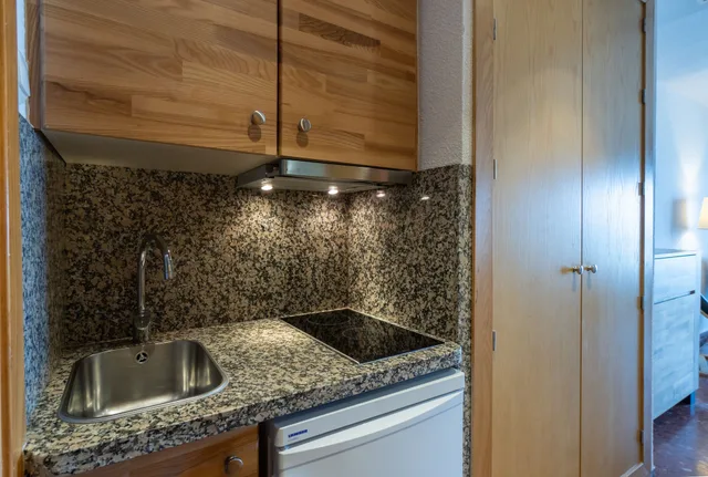 استوديو بإطلالة جزئية على البحر، Hotel Apartamentos Bajondillo 4/5