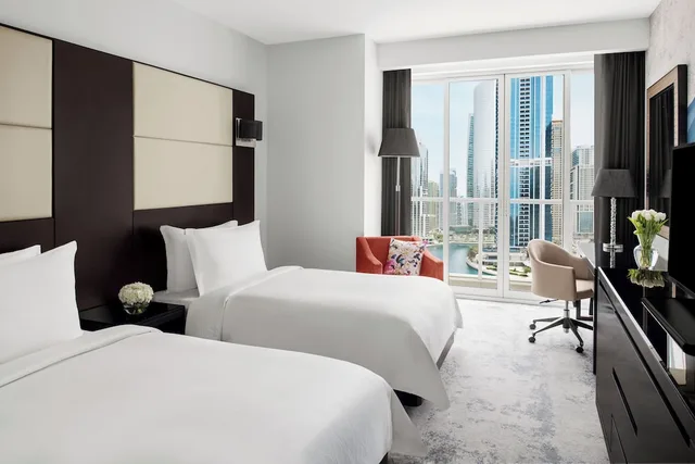 غرفة سوبيريور بسريرين منفصلين بإطلالة على البحيرة، Movenpick Jumeirah Lakes Towers 2/6