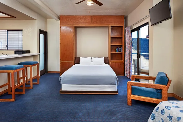 Suite, 2 Queen Beds, Seaport Village Inn, Avalon 1/1