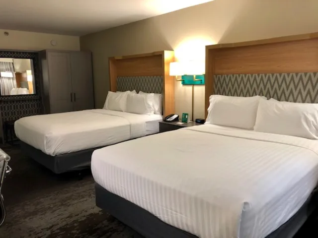 غرفة تنفيذية بسريرين كوين، Holiday Inn & Suites Chicago North Shore (Skokie) 1/5