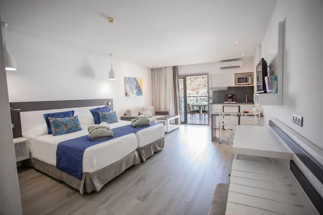 Junior Suite, Studio, Twin Beds، Servatur Casablanca Suites & Spa - Adults Only 1/10