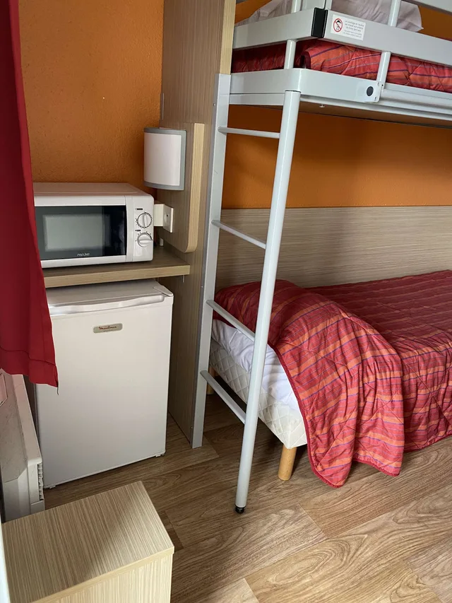 Plus, 3 Beds، Premiere Classe Beauvais 3/7