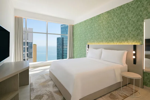 شقة بغرفتي نوم بإطلالة جزئية على البحر، Element West Bay Doha 4/8