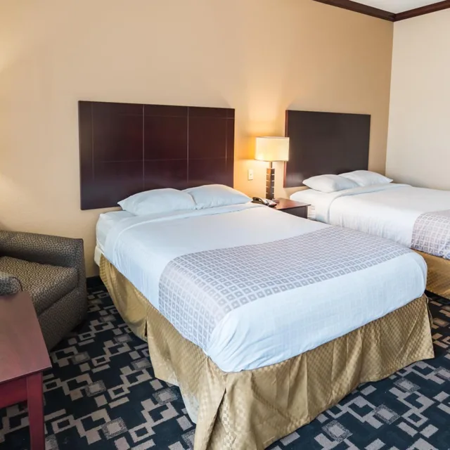 2 Queen Beds Mobil Access Tub Nsmk Micfridg, Motel6 Joshua, TX 5/8