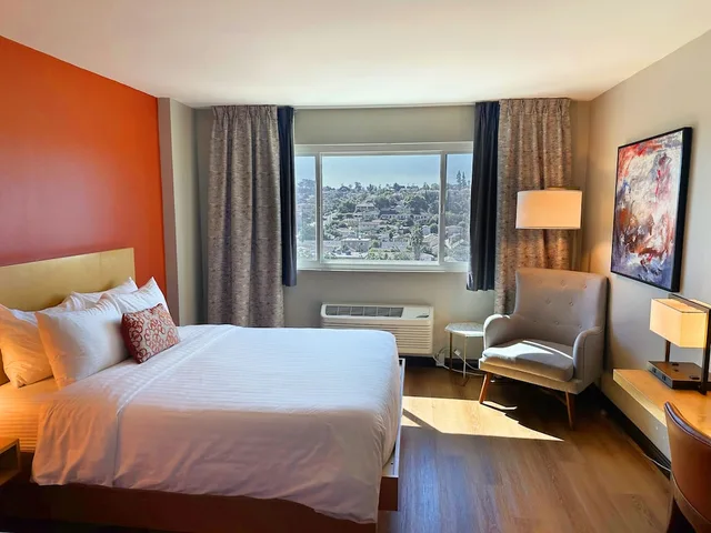 Room, 2 Queen Beds, Lincoln Hotel Monterey Park Los Angeles 10/10