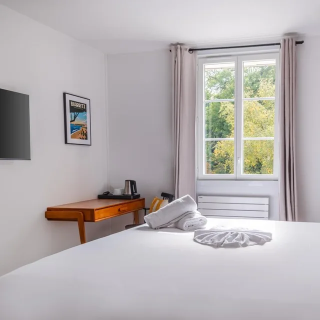 غرفة بسرير مزدوج بحمام خاص، La Coudraie - Marne La Vallee Val D Europe 9/10