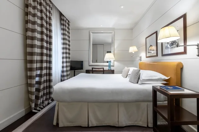 Gallery، Gallery Art Hotel 8/10