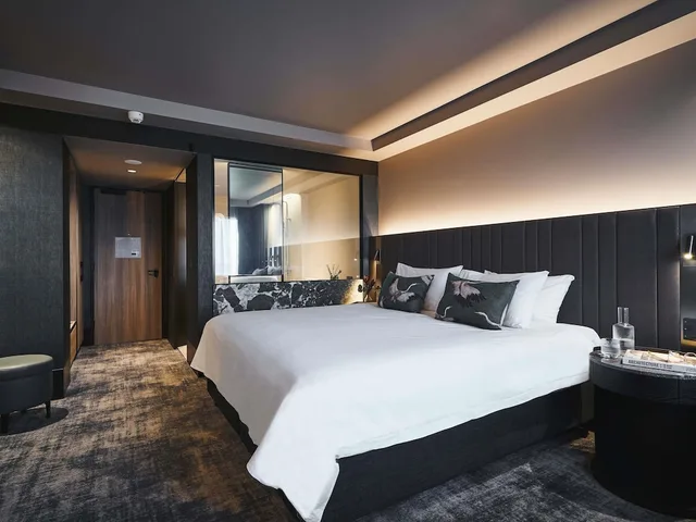 Deluxe, Executive, King Bed, Club Lounge Access, High Floor, Pullman East Melbourne 7/10