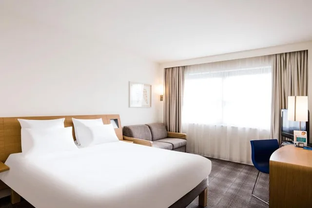 Standard, King Bed, Sofa, Novotel Aachen City Hotel 2/10