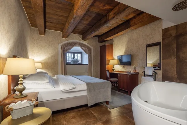 غرفة ديلوكس بسرير كوين، Pytloun Chateau Hotel Ctenice 2/4