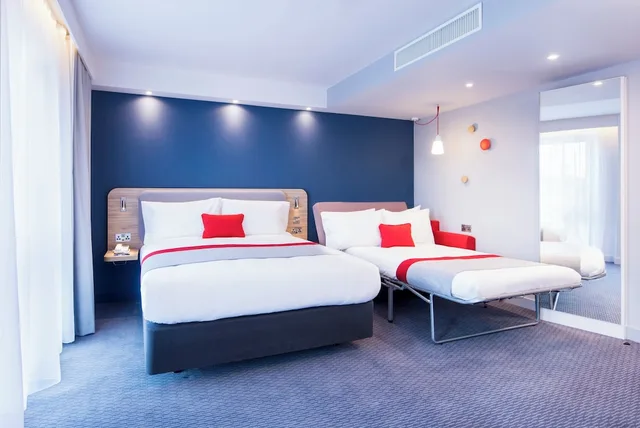 غرفة قياسية بسرير مزدوج مع أريكة، Holiday Inn Express Bridgwater 1/3