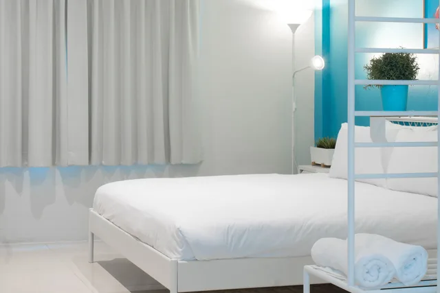 غرفة قياسية بسرير كوين بشرفة، ME U Hostel Pattaya 4/10