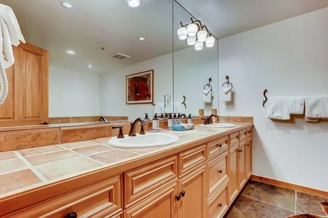4 Bedrooms, Condominium, Condo, Premier, 4 Bathrooms، Lone Eagle and Timbers Condominiums 7/10