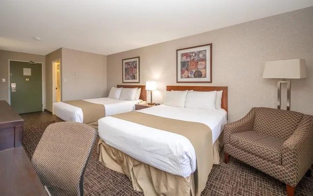 غرفة بسريرين كوين، Coast Fort St John Hotel 2/9