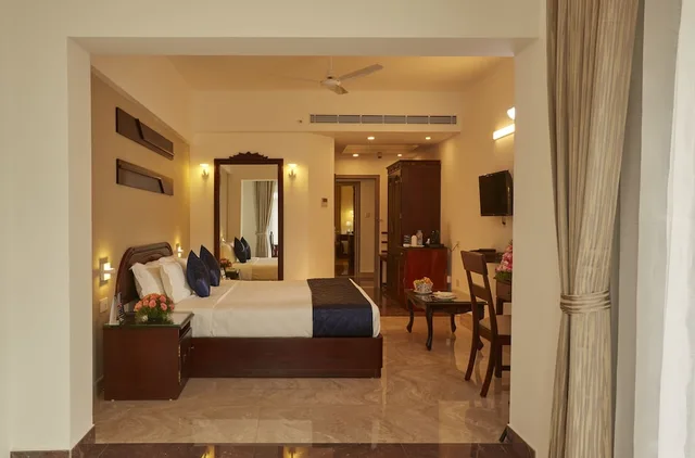 Premium, King Bed, Sterling Guruvayur 3/4
