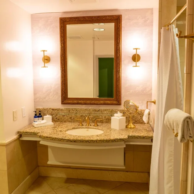غرفة سوبيريور بسرير كينج، Carlton Hotel 7/9