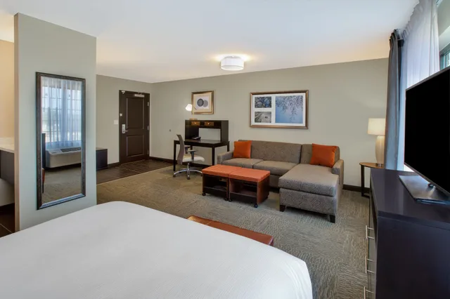 جناح بسريرين كوين بغرفة نوم واحدة بمطبخ، Staybridge Suites Benton Harbor St Joseph 2/3