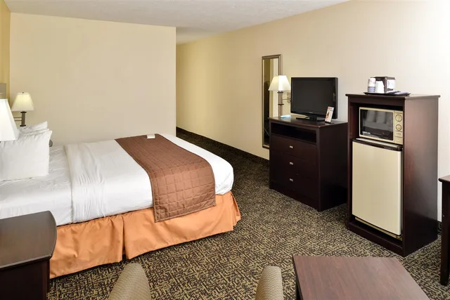 غرفة بسرير كينج، Best Western Inn Elyria 3/6