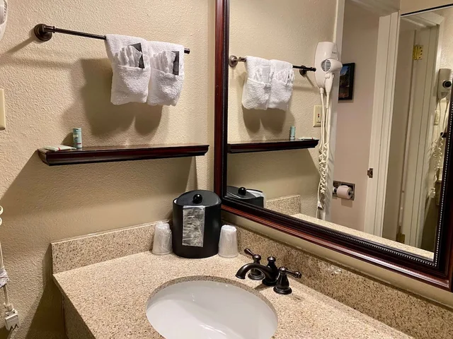 غرفة قياسية بسريرين كوين يُسمح فيها بالحيوانات الأليفة، Best Western Sheridan Center 4/5