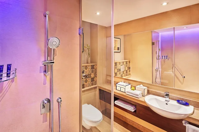 غرفة ديلوكس بسرير كينج، Vivanta Jammu City Centre 2/2