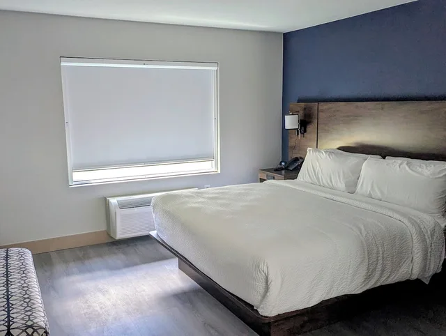 Standard, King Bed, Hotel Vue, Ascend Hotel Collection 5/7