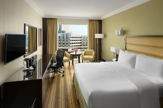 غرفة كلاسيكية بسرير كوين، فندق كراون بلازا جدة(Crowne Plaza Jeddah) 1/5