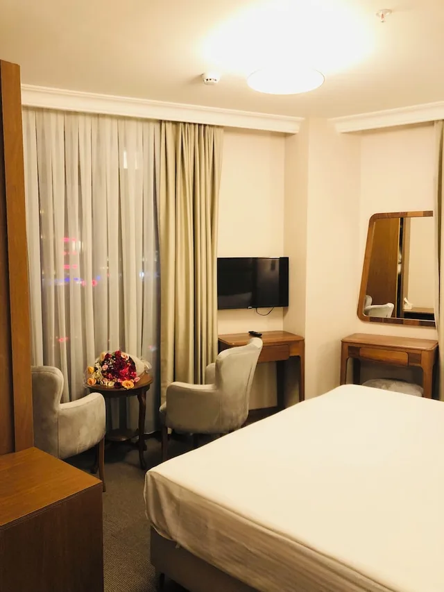 غرفة ديلوكس بسرير كينج وسرير كوين بإطلالة على المدينة، Istanbul Midpoint Hotel 8/10