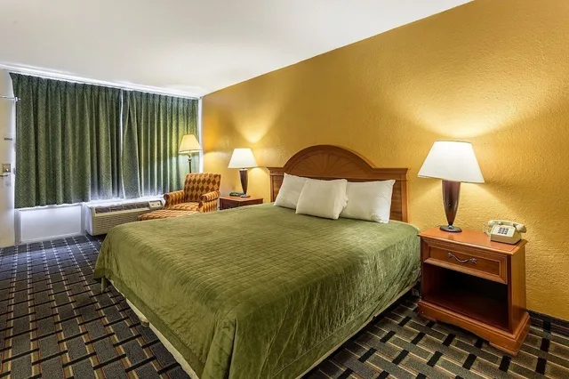 غرفة بسرير كينج لذوي الإعاقة، Ole South Inn Jackson I 40 TN 7/10