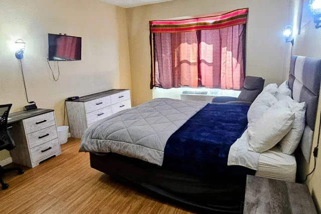 جناح بسرير كينج، Rodeway Inn Roswell West 1/4