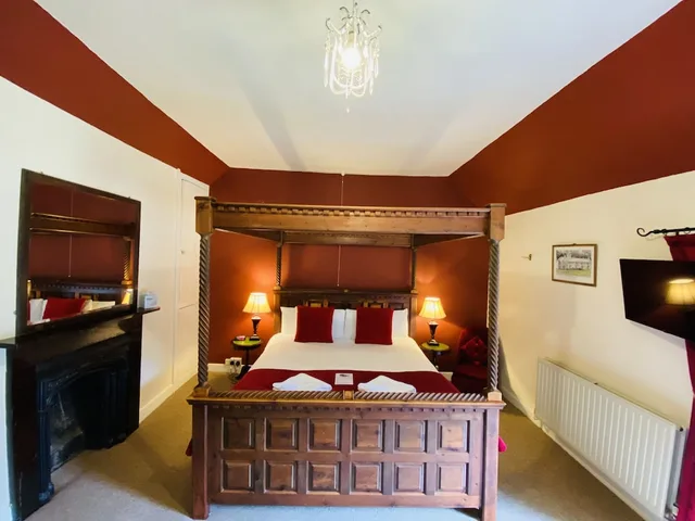 Four Poster, King Bed، St. Benets Abbey - Guest house 1/5