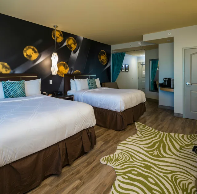 Room, 2 Double Beds, Hotel Indigo Pittsburgh East Liberty 1/2