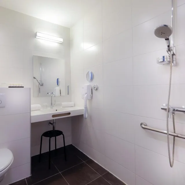 غرفة ثلاثية بشرفة، AMBRE HOTEL 5/9