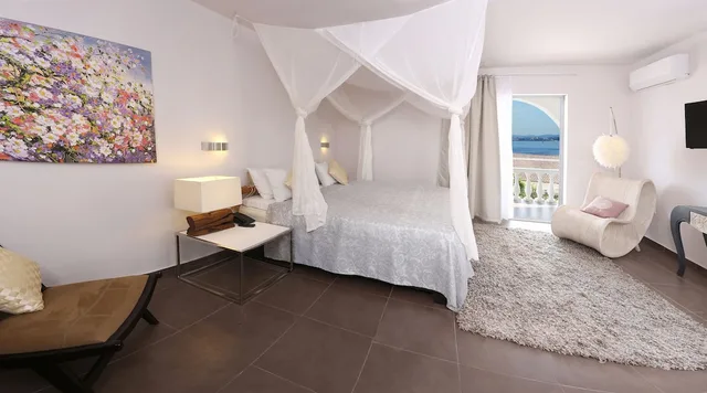 جناح بسرير مزدوج وسريرين منفصلين بإطلالة على البحر بغرفتي نوم، Pantokrator Hotel 6/7