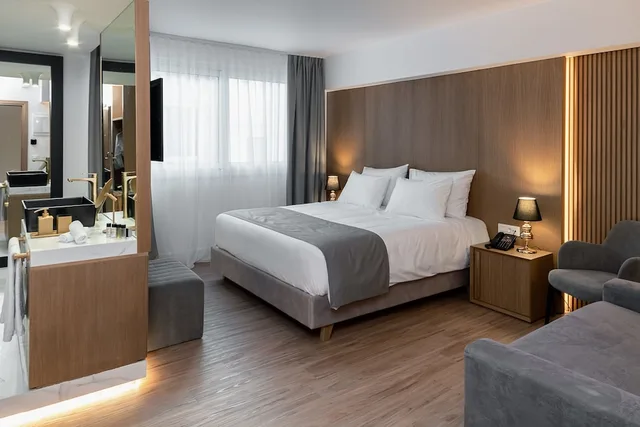 غرفة ديلوكس عائلية بسريرين منفصلين مع أريكة، Elia Ermou Athens Hotel 3/8