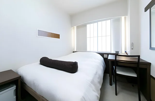 غرفة بسرير نصف مزدوج في المبنى الرئيسي للمدخنين، Hotel Sunlite Shinjuku 9/9